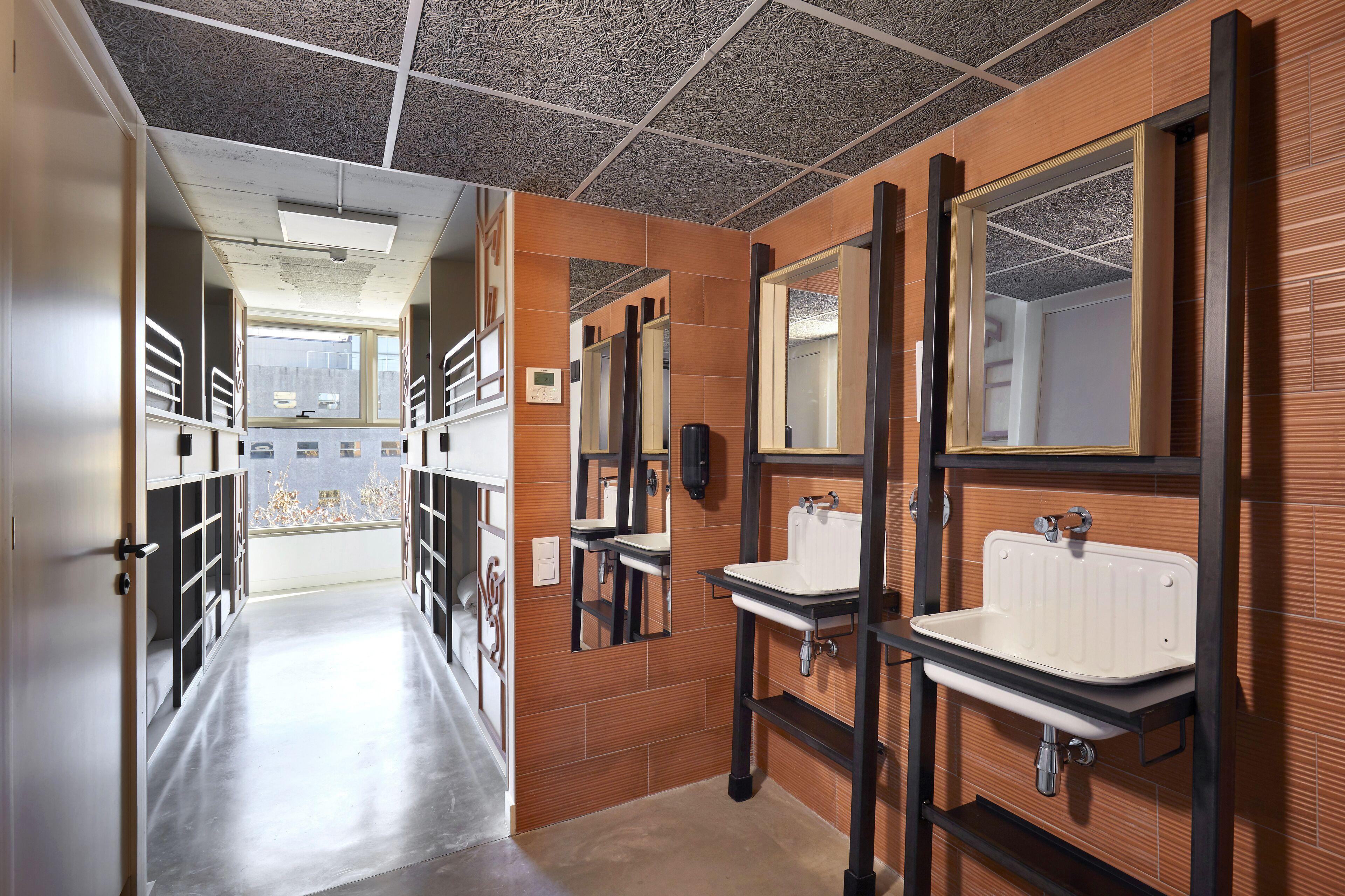 Unite Hostel Barcelona — Photos 2